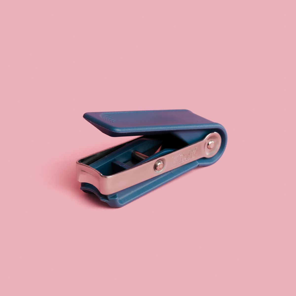Fingernail Cutter